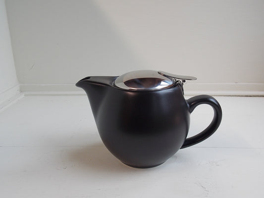 Small Retro Style Pot Bellied Infuser Teapot Black